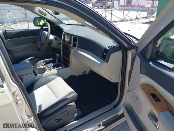 2009 Jeep Grand Cherokee Limited with VIN 1J8HR58P49C507978, listed as a IAAI auction lot 41832452 with 145,371 mi miles. Bid and sale history available at carsss.com. Image 5.