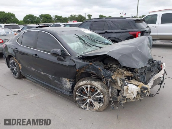 2020 Toyota Camry SE with VIN 4T1G11AK9LU946138, listed as a IAAI auction lot 42052004 with 99,583 mi miles. Bid and sale history available at carsss.com. Image 1.