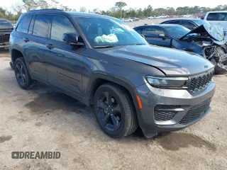 2024 Jeep Grand Cherokee Laredo X z VIN 1C4RJGAG7RC206579, wystawiony jako IAAI lot #41691139 z przebiegiem Nie podano mil oraz . Historia ofert i sprzedaży dostępna na DreamBid. Obrazek 1.