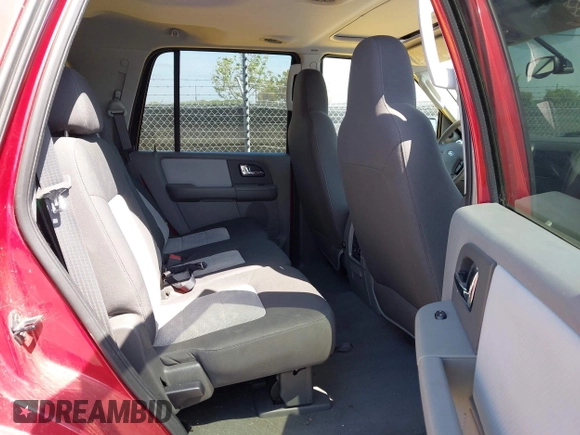 2005 Ford Expedition Special Service with VIN 1FMFU16575LA44568, listed as a IAAI auction lot 42056038 with 83,586 mi miles. Bid and sale history available at carsss.com. Image 8.