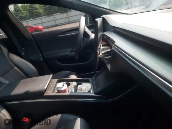 2023 Tesla Model S Plaid z VIN 5YJSA1E61PF518977, wystawiony jako Copart lot #60391625 z przebiegiem Nie podano mil oraz Szkoda całkowita • Salvage title. Historia ofert i sprzedaży dostępna na DreamBid. Obrazek 9.