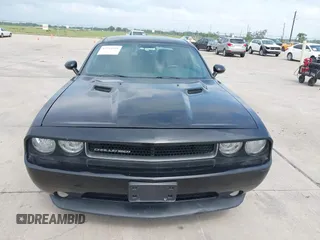 2012 Dodge Challenger SXT Plus z VIN 2C3CDYAG2CH281069, wystawiony jako IAAI lot #42314949 z przebiegiem 167 592 mil mil oraz . Historia ofert i sprzedaży dostępna na DreamBid. Obrazek 6.
