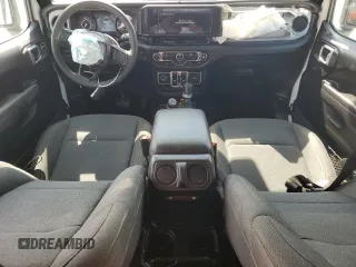 2025 Jeep Wrangler Sport S z VIN 1C4PJXDN6SW511299, wystawiony jako Copart lot #52954515 z przebiegiem 1 679 mil mil oraz Szkoda całkowita • Salvage title. Historia ofert i sprzedaży dostępna na DreamBid. Obrazek 8.