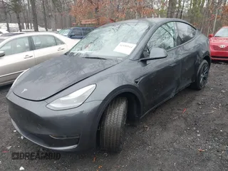 2025 Tesla Model Y Long Range with VIN 7SAYGDED0SA357488, listed as a IAAI auction lot 41550514 with 6 mi miles and . Bid and sale history available at DreamBid. Image 2.