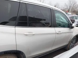 2019 Honda Pilot EX-L with VIN 5FNYF6H59KB032437, listed as a IAAI auction lot 41716318 with 103,556 mi miles. Bid and sale history available at carsss.com. Image 13.