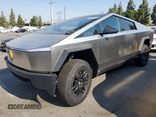 2024 Tesla Cybertruck z VIN 7G2CEHED3RA006960, wystawiony jako Copart lot #62443524 z przebiegiem 683 mil mil oraz Szkody całkowita. Historia ofert i sprzedaży dostępna na DreamBid. Obrazek 1.