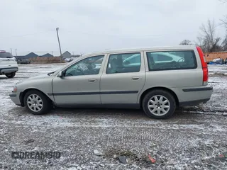 2001 Volvo V70 with VIN YV1SW61R412116714, listed as a IAAI auction lot 41241427 with 133,812 mi miles. Bid and sale history available at carsss.com. Image 14.