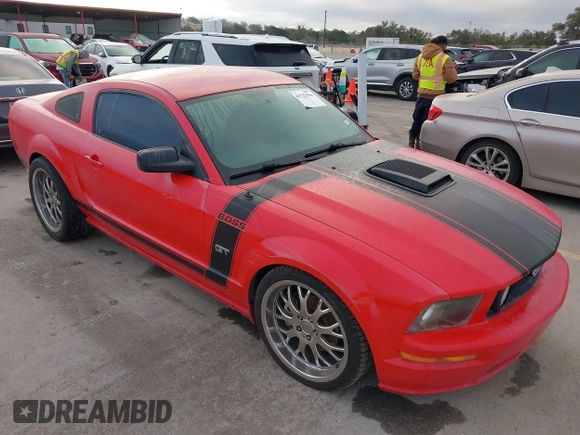 2007 Ford Mustang GT Deluxe with VIN 1ZVFT82H875267643, listed as a IAAI auction lot 41725156 with 98,844 mi miles and . Bid and sale history available at carsss.com. Image 1.