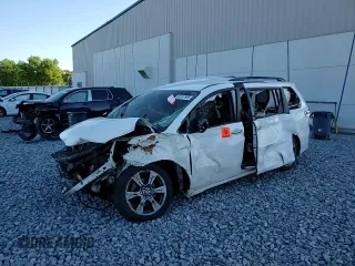 2018 Toyota Sienna SE with VIN 5TDXZ3DC4JS924062, listed as a Copart auction lot 50197695 with Not provided miles and Non repairable. Bid and sale history available at DreamBid. Image 14.