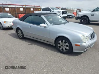 2003 Mercedes-Benz CLK 320 z VIN WDBLK65G23T144294, wystawiony jako IAAI lot #41877556 z przebiegiem 83 649 mil mil oraz . Historia ofert i sprzedaży dostępna na DreamBid. Obrazek 1.