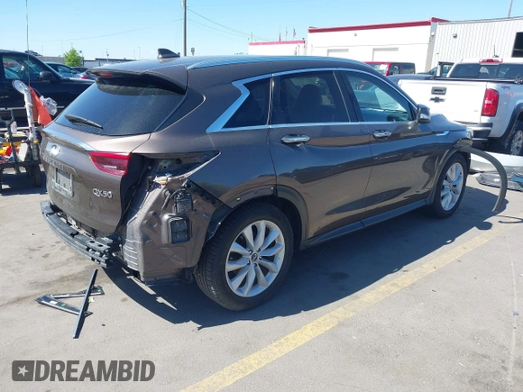 2019 Infiniti QX50 Essential с VIN 3PCAJ5M3XKF107256, выставлен на аукционе IAAI как лот 42184053 с пробегом 103 207 миль миль и . История ставок и продаж доступна на DreamBid. Изображение 4.