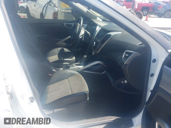 2015 Hyundai Veloster z VIN KMHTC6AD5FU231224, wystawiony jako IAAI lot #41944186 z przebiegiem 103 124 mil mil oraz . Historia ofert i sprzedaży dostępna na DreamBid. Obrazek 5.