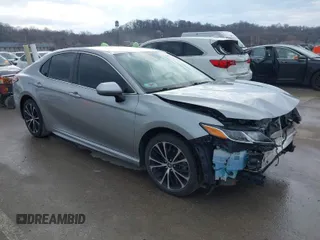 2020 Toyota Camry SE with VIN 4T1G11AK0LU978895, listed as a IAAI auction lot 41686039 with 106,413 mi miles. Bid and sale history available at carsss.com. Image 1.