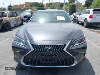 2022 Lexus ES 350 z VIN 58ADZ1B1XNU121500, wystawiony jako IAAI lot #42238205 z przebiegiem 20 330 mil mil oraz . Historia ofert i sprzedaży dostępna na DreamBid. Obrazek 12.