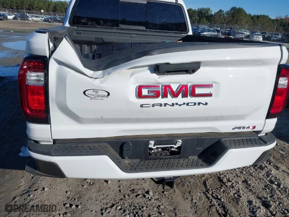 2024 GMC Canyon 4WD AT4 with VIN 1GTP6DEK6R1236187, listed as a IAAI auction lot 41041529 with 2,788 mi miles. Bid and sale history available at carsss.com. Image 6.
