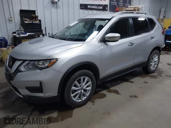 2018 Nissan Rogue SV z VIN 5N1AT2MV8JC709302, wystawiony jako IAAI lot #42063333 z przebiegiem 67 225 mil mil oraz . Historia ofert i sprzedaży dostępna na DreamBid. Obrazek 2.