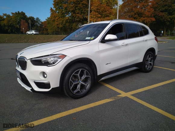 2016 BMW X1 xDrive28i with VIN WBXHT3C3XGP880243, listed as a Copart auction lot 54556895 with 57,200 mi miles and Clean Title. Bid and sale history available at carsss.com. Image 2.