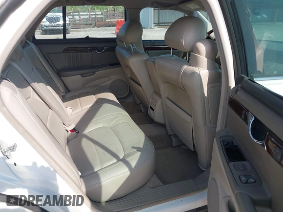 2004 Cadillac DeVille DHS z VIN 1G6KE57Y24U260694, wystawiony jako IAAI lot #42235533 z przebiegiem 156 689 mil mil oraz . Historia ofert i sprzedaży dostępna na DreamBid. Obrazek 8.
