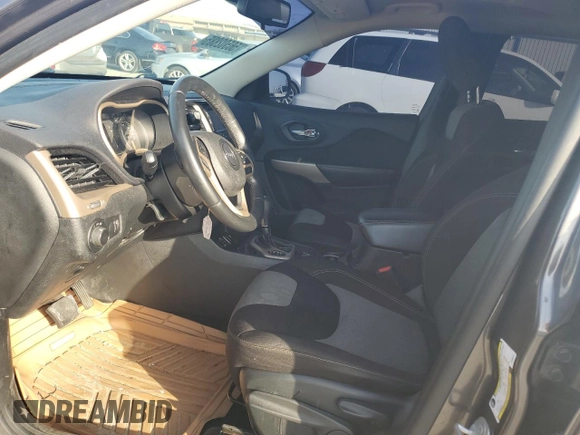 2017 Jeep Cherokee Altitude z VIN 1C4PJLAS2HW662541, wystawiony jako Copart lot #56502885 z przebiegiem 140 835 mil mil oraz Szkoda całkowita • Salvage title. Historia ofert i sprzedaży dostępna na DreamBid. Obrazek 7.