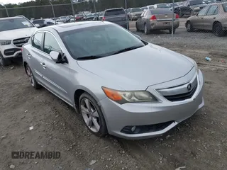 2013 Acura ILX Tech Pkg with VIN 19VDE1F72DE009351, listed as a IAAI auction lot 41879895 with 226,627 mi miles. Bid and sale history available at carsss.com. Image 1.