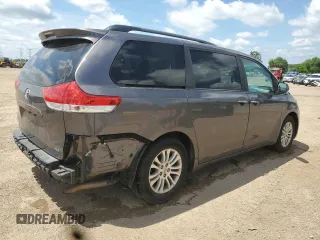 2013 Toyota Sienna XLE AAS z VIN 5TDYK3DC7DS405214, wystawiony jako Copart lot #62500205 z przebiegiem 182 468 mil mil oraz Szkoda całkowita • Salvage title. Historia ofert i sprzedaży dostępna na DreamBid. Obrazek 3.