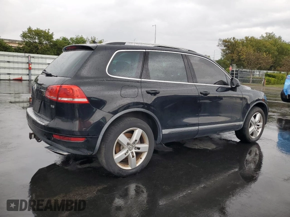 2014 Volkswagen Touareg Lux z VIN WVGEF9BP8ED011360, wystawiony jako Copart lot #51774435 z przebiegiem 101 215 mil mil oraz Szkody całkowita. Historia ofert i sprzedaży dostępna na DreamBid. Obrazek 3.