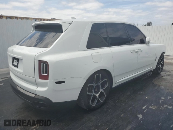 2020 Rolls-Royce Cullinan z VIN SLATV4C00LU202245, wystawiony jako Copart lot #53094575 z przebiegiem 30 809 mil mil oraz Szkody całkowita. Historia ofert i sprzedaży dostępna na DreamBid. Obrazek 3.