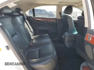 2011 Lexus LS 460 z VIN JTHBL5EF6B5104295, wystawiony jako Copart lot #46059985 z przebiegiem 181 028 mil mil oraz Szkoda całkowita • Salvage title. Historia ofert i sprzedaży dostępna na DreamBid. Obrazek 10.