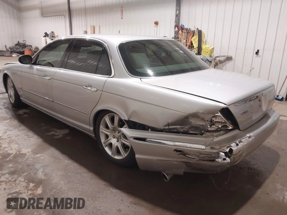 2004 Jaguar XJ with VIN SAJWA71C04SG33993, listed as a IAAI auction lot 41193040 with 79,944 mi miles. Bid and sale history available at carsss.com. Image 3.