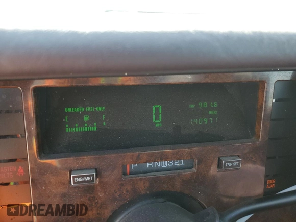 1995 Cadillac Fleetwood z VIN 1G6DW52P6SR702106, wystawiony jako Copart lot #48826215 z przebiegiem 140 971 mil mil oraz Szkoda całkowita • Salvage title. Historia ofert i sprzedaży dostępna na DreamBid. Obrazek 9.