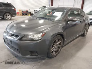 2011 Scion tC z VIN JTKJF5C79B3008777, wystawiony jako IAAI lot #41872563 z przebiegiem 149 715 mil mil oraz . Historia ofert i sprzedaży dostępna na DreamBid. Obrazek 2.