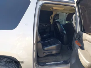 2007 Chevrolet Suburban LTZ z VIN 3GNFC16J57G103628, wystawiony jako IAAI lot #42373026 z przebiegiem 293 570 mil mil oraz . Historia ofert i sprzedaży dostępna na DreamBid. Obrazek 8.