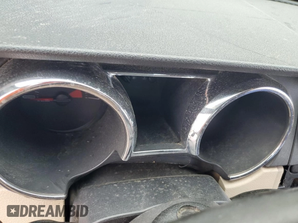 2005 Ford Mustang Deluxe z VIN 1ZVFT84N655223849, wystawiony jako Copart lot #57461835 z przebiegiem Nie podano mil oraz Szkoda całkowita • Salvage title. Historia ofert i sprzedaży dostępna na DreamBid. Obrazek 9.