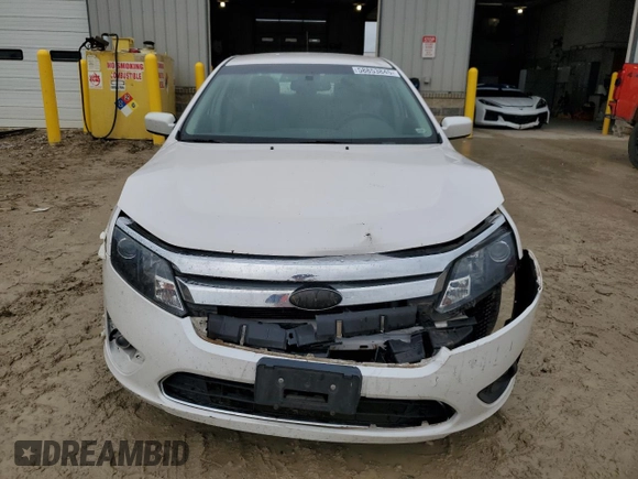 2010 Ford Fusion SE z VIN 3FAHP0HA0AR335424, wystawiony jako Copart lot #58853845 z przebiegiem 168 793 mil mil oraz Szkoda całkowita • Salvage title. Historia ofert i sprzedaży dostępna na DreamBid. Obrazek 5.
