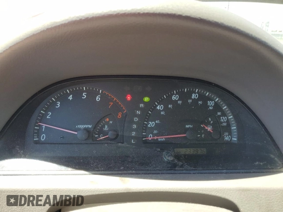 2003 Toyota Camry LE z VIN 4T1BF30K23U056007, wystawiony jako Copart lot #55187435 z przebiegiem 233 976 mil mil oraz Czysty tytuł • Clean title. Historia ofert i sprzedaży dostępna na DreamBid. Obrazek 9.