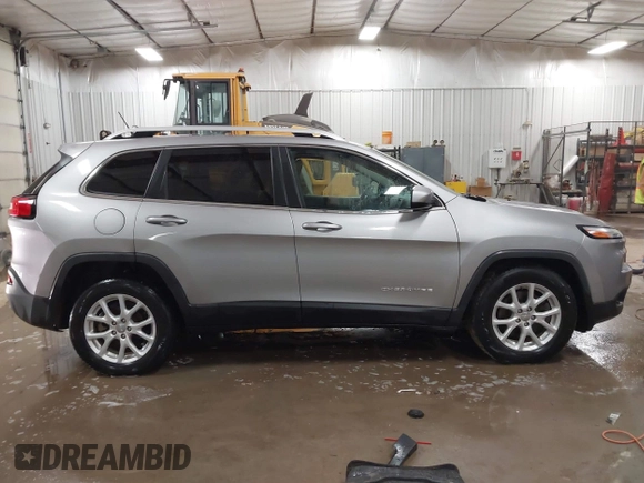 2017 Jeep Cherokee Latitude z VIN 1C4PJLCB4HW610440, wystawiony jako IAAI lot #41591293 z przebiegiem 219 957 mil mil oraz . Historia ofert i sprzedaży dostępna na DreamBid. Obrazek 14.
