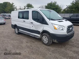 2019 Ford Transit z VIN 1FTYR1ZM4KKB00758, wystawiony jako IAAI lot #42006896 z przebiegiem 67 270 mil mil oraz . Historia ofert i sprzedaży dostępna na DreamBid. Obrazek 1.