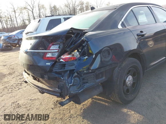 2015 Ford Police Interceptor z VIN 1FAHP2MK6FG190463, wystawiony jako IAAI lot #41757375 z przebiegiem 154 174 mil mil oraz . Historia ofert i sprzedaży dostępna na DreamBid. Obrazek 6.