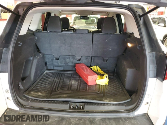 2019 Ford Escape SE z VIN 1FMCU9GD9KUB11829, wystawiony jako IAAI lot #42399993 z przebiegiem 81 910 mil mil oraz . Historia ofert i sprzedaży dostępna na DreamBid. Obrazek 12.