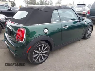 2019 MINI Convertible Cooper S z VIN WMWWG9C5XK3E40620, wystawiony jako IAAI lot #42379122 z przebiegiem 5 496 mil mil oraz . Historia ofert i sprzedaży dostępna na DreamBid. Obrazek 4.