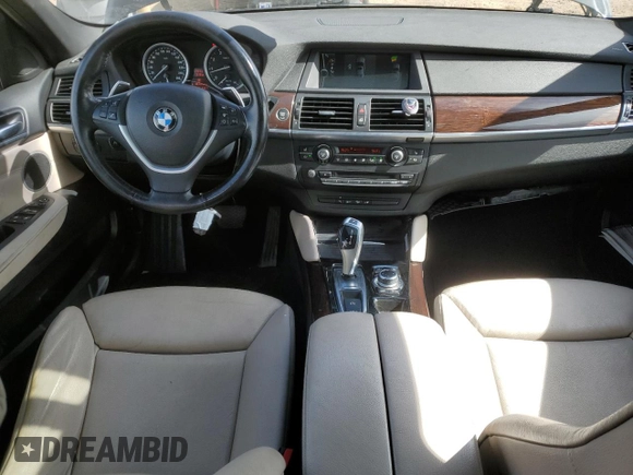 2012 BMW X6 50i z VIN 5UXFG8C59CLZ97450, wystawiony jako Copart lot #55281205 z przebiegiem 188 625 mil mil oraz Czysty tytuł • Clean title. Historia ofert i sprzedaży dostępna na DreamBid. Obrazek 8.
