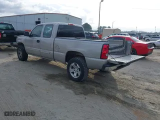 2005 Chevrolet Silverado 1500 LT with VIN 2GCEC19T751261914, listed as a IAAI auction lot 41715626 with 210,003 mi miles. Bid and sale history available at carsss.com. Image 3.