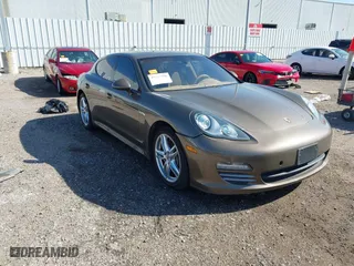 2011 Porsche Panamera with VIN WP0AA2A74BL013621, listed as a IAAI auction lot 41865590 with 1 mi miles. Bid and sale history available at carsss.com. Image 1.