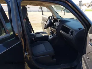 2010 Jeep Patriot Sport z VIN 1J4NF2GB1AD593170, wystawiony jako IAAI lot #41908056 z przebiegiem 104 255 mil mil oraz . Historia ofert i sprzedaży dostępna na DreamBid. Obrazek 5.