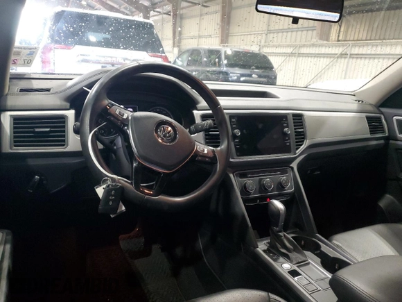 2018 Volkswagen Atlas SE with VIN 1V2CP2CA9JC599827, listed as a Copart auction lot 55695875 with 64,268 mi miles and Salvage title. Bid and sale history available at DreamBid. Image 8.