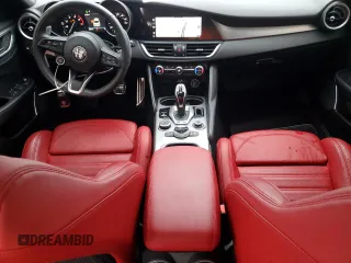 2023 Alfa Romeo Giulia Veloce z VIN ZARFAMBN1P7668887, wystawiony jako Copart lot #74837204 z przebiegiem 15 684 mil mil oraz Szkody całkowita. Historia ofert i sprzedaży dostępna na DreamBid. Obrazek 8.