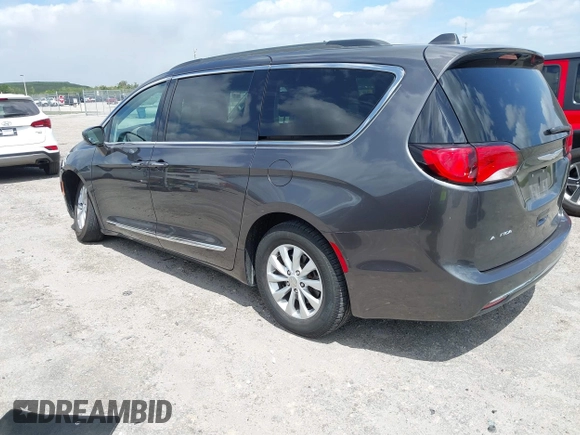 2017 Chrysler Pacifica Touring L z VIN 2C4RC1BG9HR613024, wystawiony jako IAAI lot #42112148 z przebiegiem 125 898 mil mil oraz . Historia ofert i sprzedaży dostępna na DreamBid. Obrazek 3.
