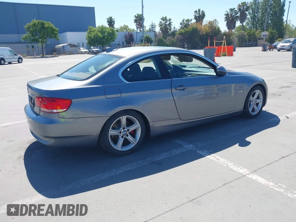 2008 BMW 3 Series 328i с VIN WBAWV135X8P120512, выставлен на аукционе IAAI как лот 42239103 с пробегом 45 613 миль миль и . История ставок и продаж доступна на DreamBid. Изображение 4.