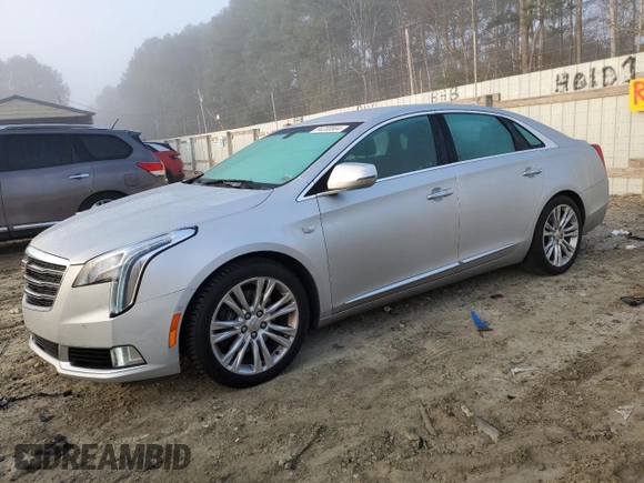 2019 Cadillac XTS Luxury z VIN 2G61M5S32K9122108, wystawiony jako Copart lot #84200804 z przebiegiem 105 778 mil mil oraz Szkody całkowita. Historia ofert i sprzedaży dostępna na DreamBid. Obrazek 1.