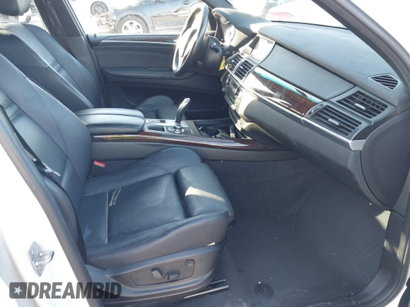 2011 BMW X5 35i with VIN 5UXZV4C52BL410497, listed as a IAAI auction lot 41995459 with 162,781 mi miles. Bid and sale history available at carsss.com. Image 5.